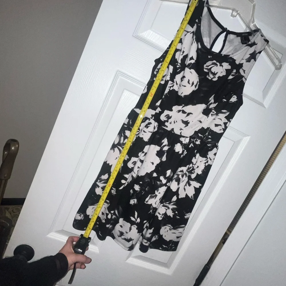 Forever 21 Black and White Floral Dress - Picture 5 of 8